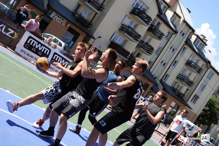 Koszykówka 3x3: zacięte rywalizacje kobiet i mężczyzn U-18 (zdjęcia)