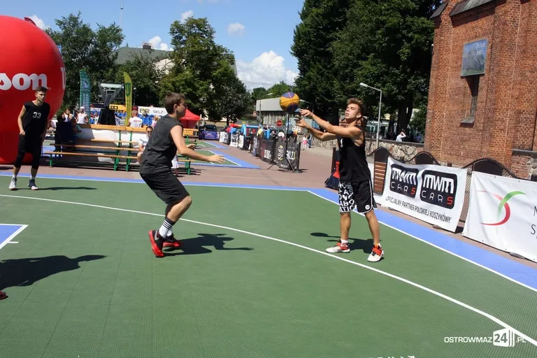 Koszykówka 3x3: zacięte rywalizacje kobiet i mężczyzn U-18 (zdjęcia)