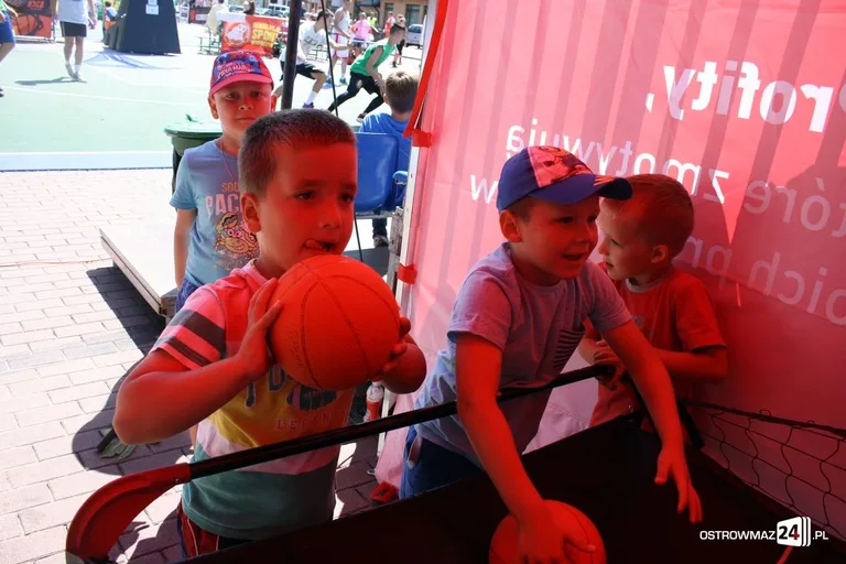 Koszykówka 3x3: zacięte rywalizacje kobiet i mężczyzn U-18 (zdjęcia)
