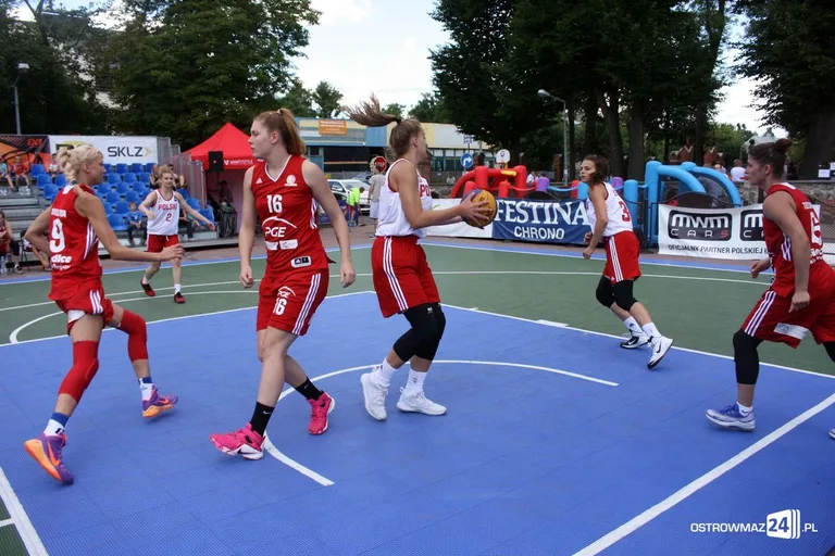 Koszykówka 3x3: zacięte rywalizacje kobiet i mężczyzn U-18 (zdjęcia)