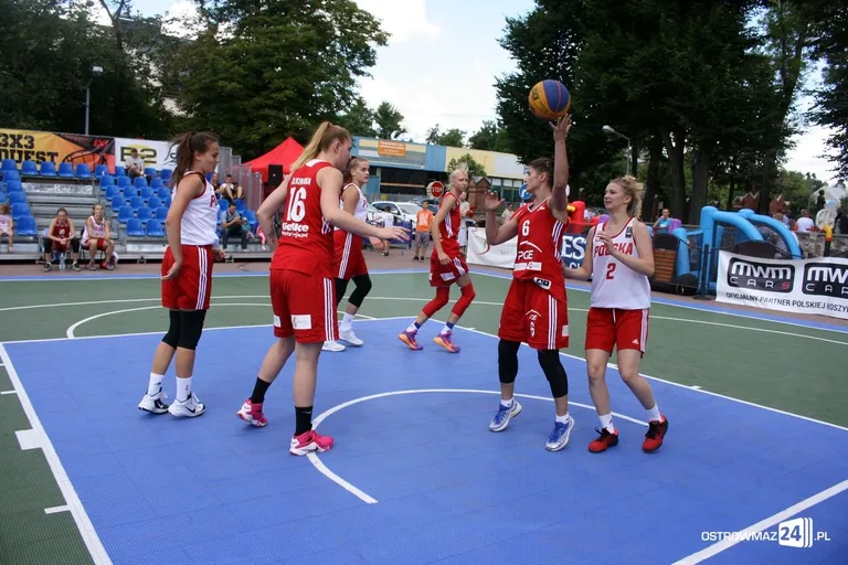 Koszykówka 3x3: zacięte rywalizacje kobiet i mężczyzn U-18 (zdjęcia)