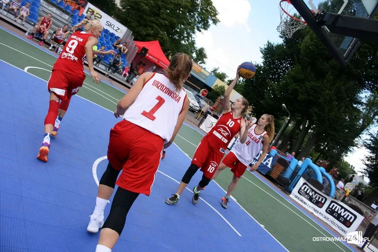 Koszykówka 3x3: zacięte rywalizacje kobiet i mężczyzn U-18 (zdjęcia)