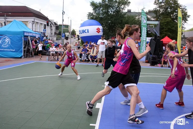 Koszykówka 3x3: zacięte rywalizacje kobiet i mężczyzn U-18 (zdjęcia)