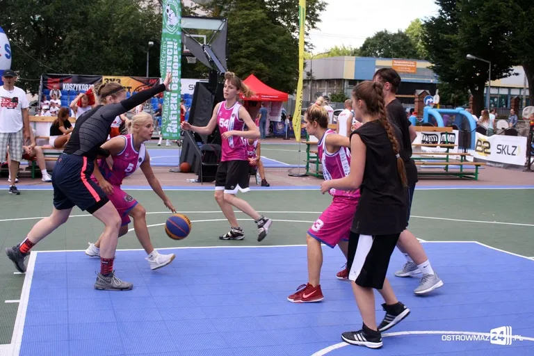 Koszykówka 3x3: zacięte rywalizacje kobiet i mężczyzn U-18 (zdjęcia)