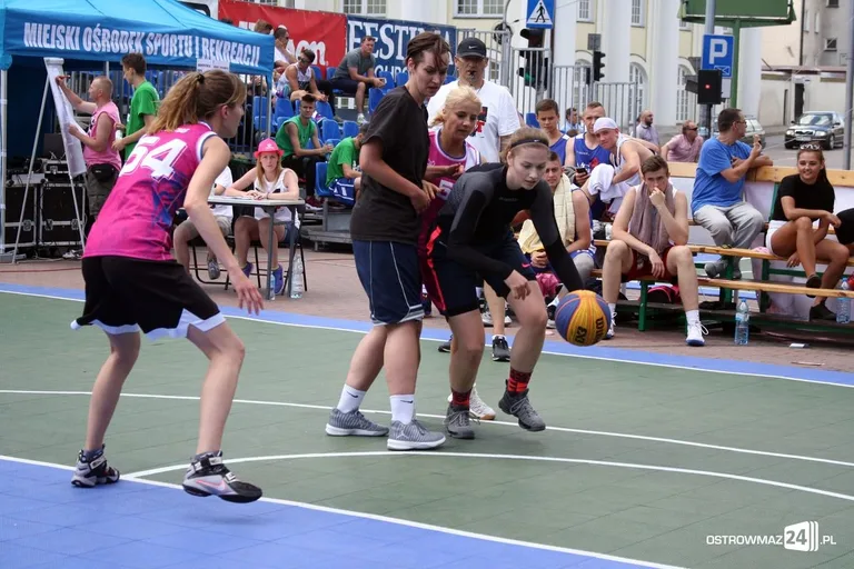 Koszykówka 3x3: zacięte rywalizacje kobiet i mężczyzn U-18 (zdjęcia)