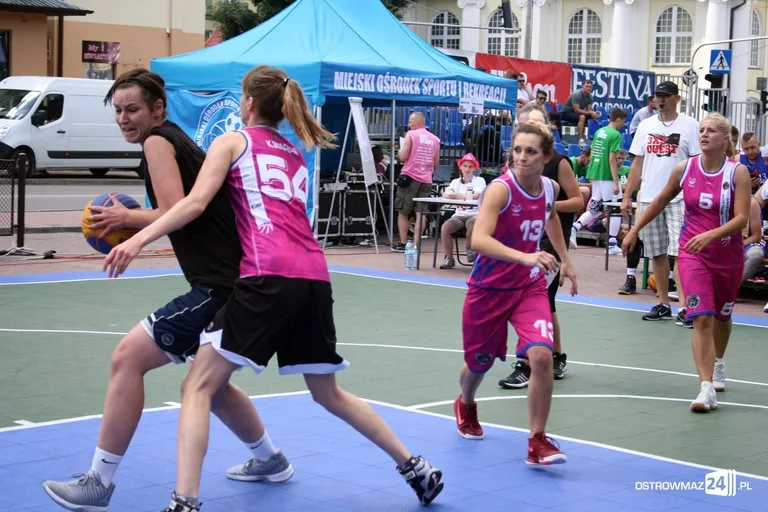 Koszykówka 3x3: zacięte rywalizacje kobiet i mężczyzn U-18 (zdjęcia)