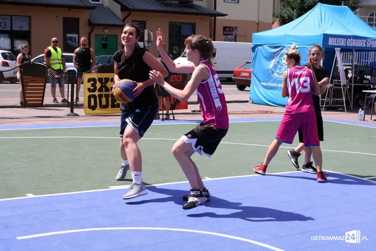 Koszykówka 3x3: zacięte rywalizacje kobiet i mężczyzn U-18 (zdjęcia)