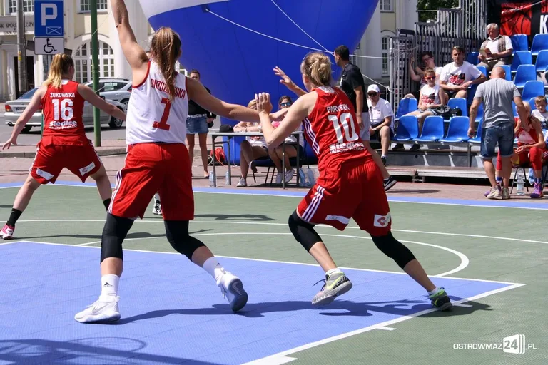 Koszykówka 3x3: zacięte rywalizacje kobiet i mężczyzn U-18 (zdjęcia)