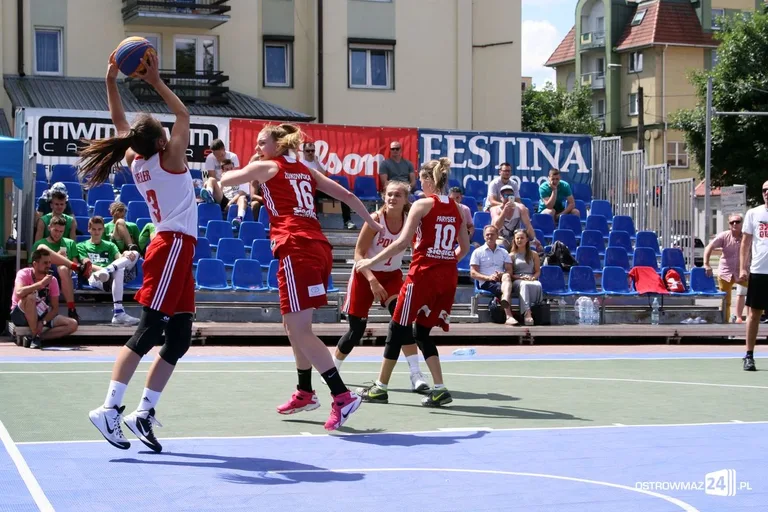 Koszykówka 3x3: zacięte rywalizacje kobiet i mężczyzn U-18 (zdjęcia)