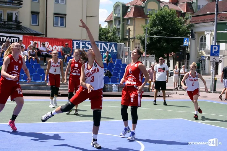 Koszykówka 3x3: zacięte rywalizacje kobiet i mężczyzn U-18 (zdjęcia)