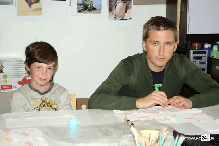Podopieczni świetlicy socjoterapeutycznej na warsztatach ceramicznych (zdjęcia)