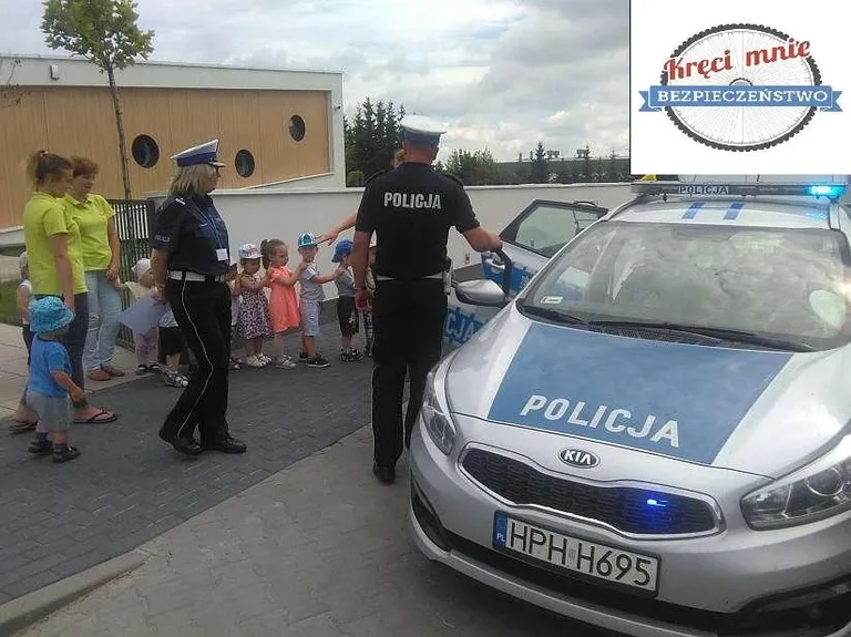 Spotkania policji z dziećmi (zdjęcia)
