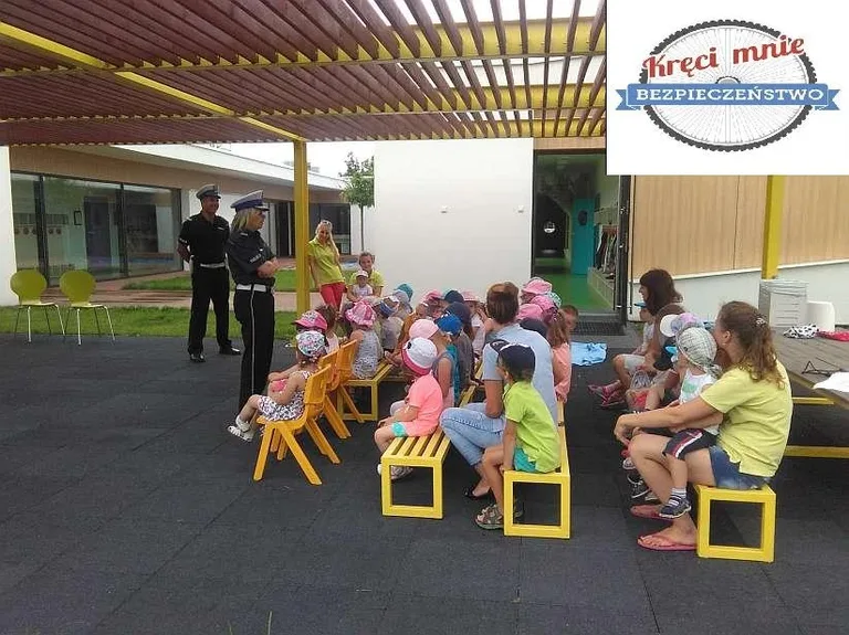 Spotkania policji z dziećmi (zdjęcia)