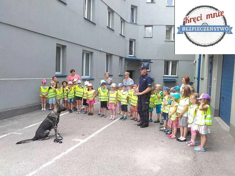 Spotkania policji z dziećmi (zdjęcia)