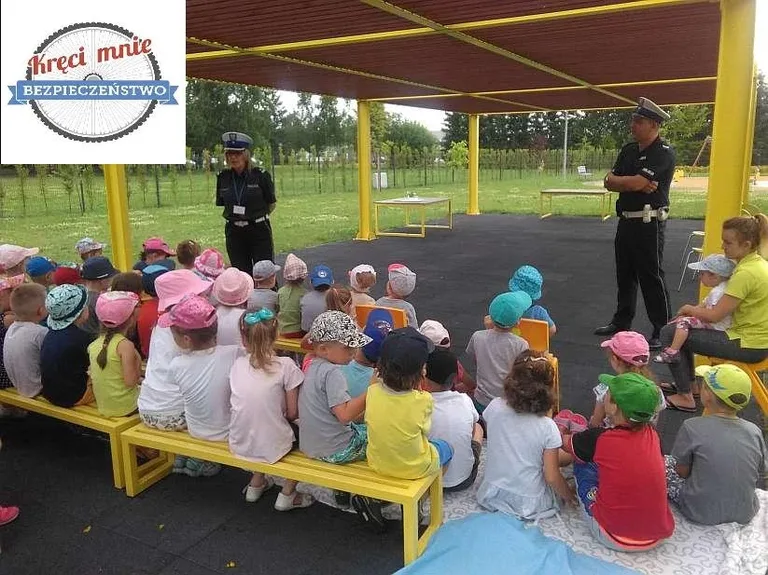 Spotkania policji z dziećmi (zdjęcia)