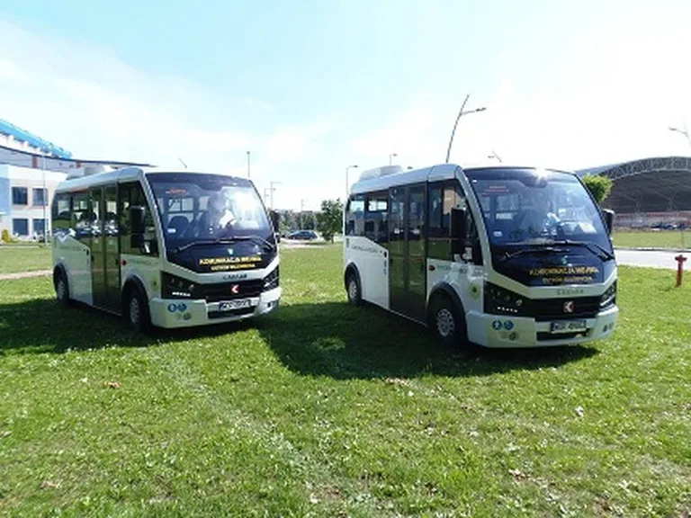 Wymiana autobusów miejskich. Dwa nowe pojazdy (zdjęcia)