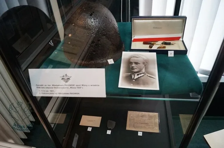 Artefakty mjr. Raginisa w Komorowie (zdjęcia)