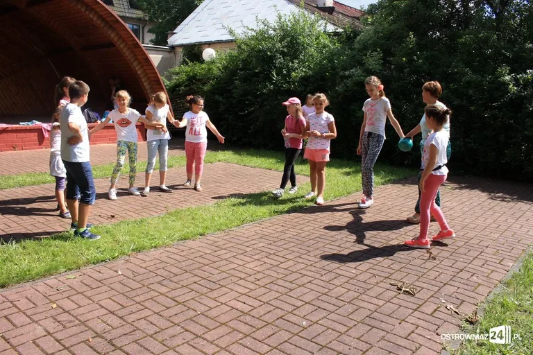 Zabawy na półkoloniach artystycznych MDK (zdjęcia)