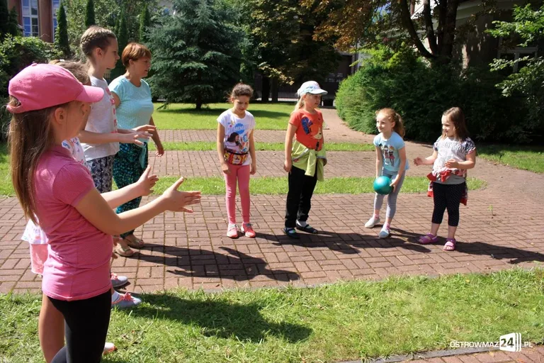 Zabawy na półkoloniach artystycznych MDK (zdjęcia)