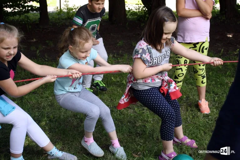 Zabawy na półkoloniach artystycznych MDK (zdjęcia)