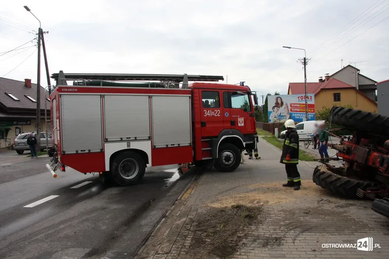 Nietypowa kolizja ciągnika rolniczego (zdjęcia)