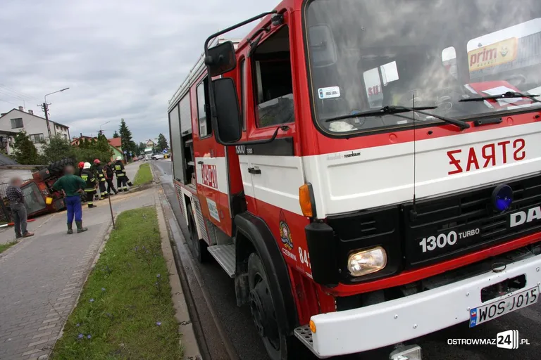 Nietypowa kolizja ciągnika rolniczego (zdjęcia)