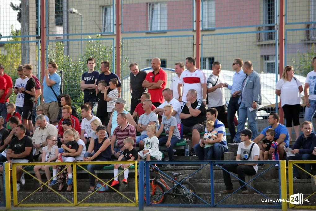 Święto piłki w Ostrołęce. Lekcja futbolu dla GKS Andrzejewo (zdjęcia)