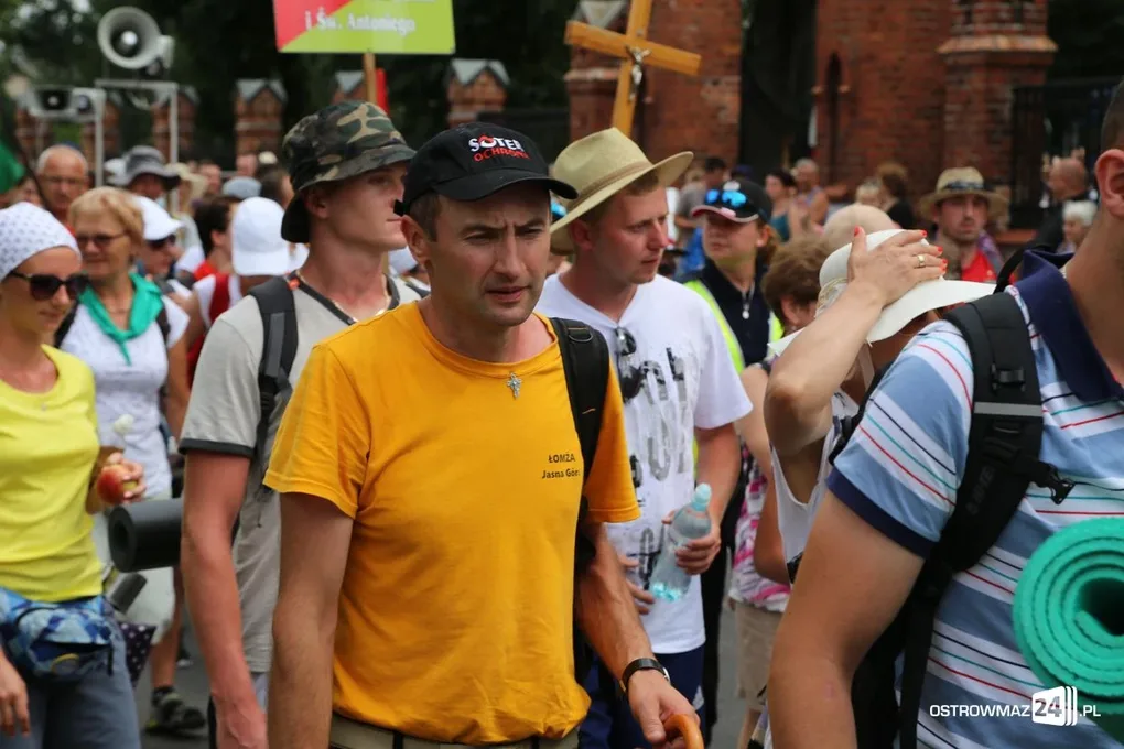 Ostrowscy pielgrzymi wyruszyli na Jasną Górę (zdjęcia, wideo)
