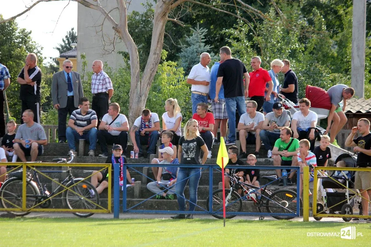 Święto piłki w Ostrołęce. Lekcja futbolu dla GKS Andrzejewo (zdjęcia)