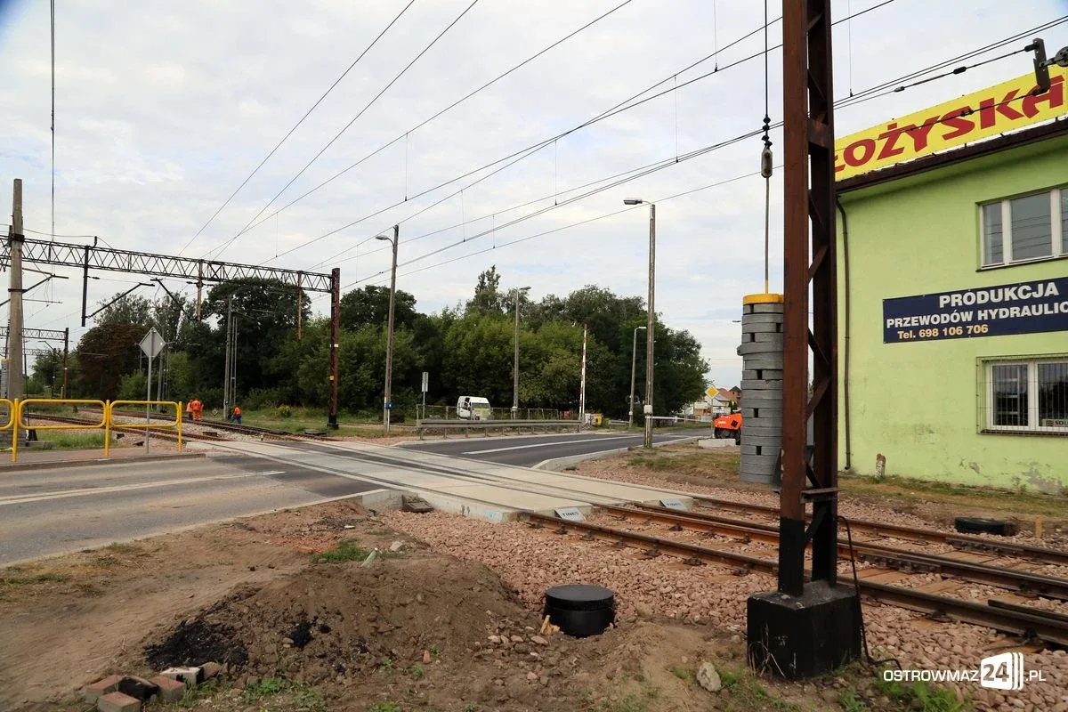 Remont przejazdu kolejowego na drodze wojewódzkiej nr 627 zakończony (zdjęcia)