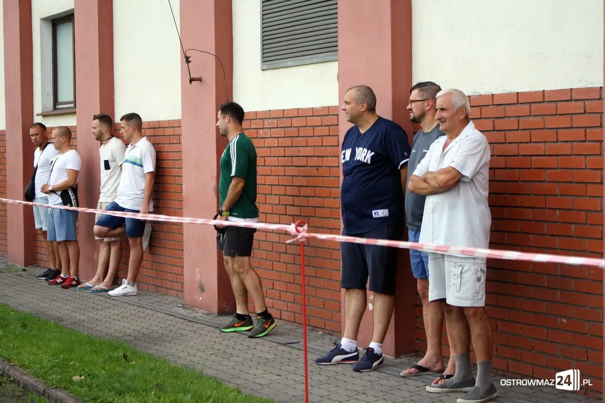 Ostrovia bez szans w starciu z KS CK Troszyn (zdjęcia)