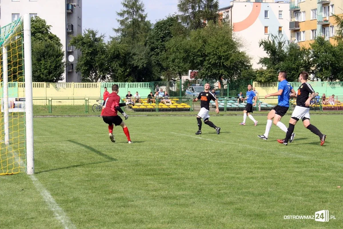 Ostrovia bez szans w starciu z KS CK Troszyn (zdjęcia)