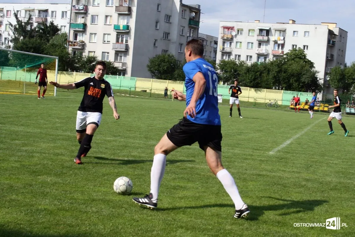 Ostrovia bez szans w starciu z KS CK Troszyn (zdjęcia)