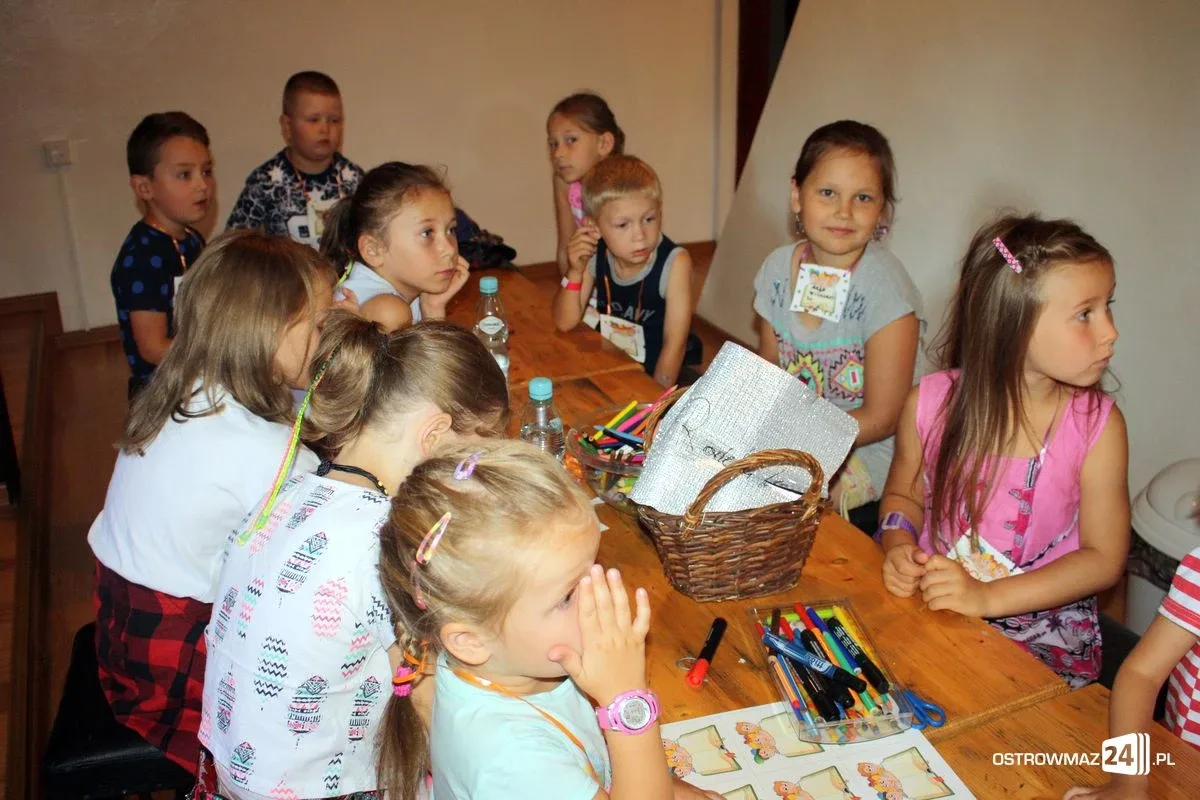 Wakacyjna przygoda z książką w ostrowskiej bibliotece (zdjęcia)