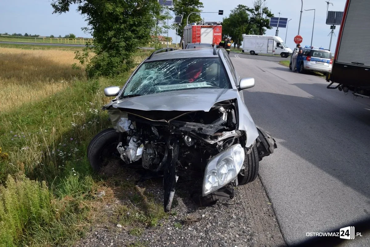 Kolejne wymuszenie pierwszeństwa na trasie Ostrów Mazowiecka - Różan (zdjęcia)