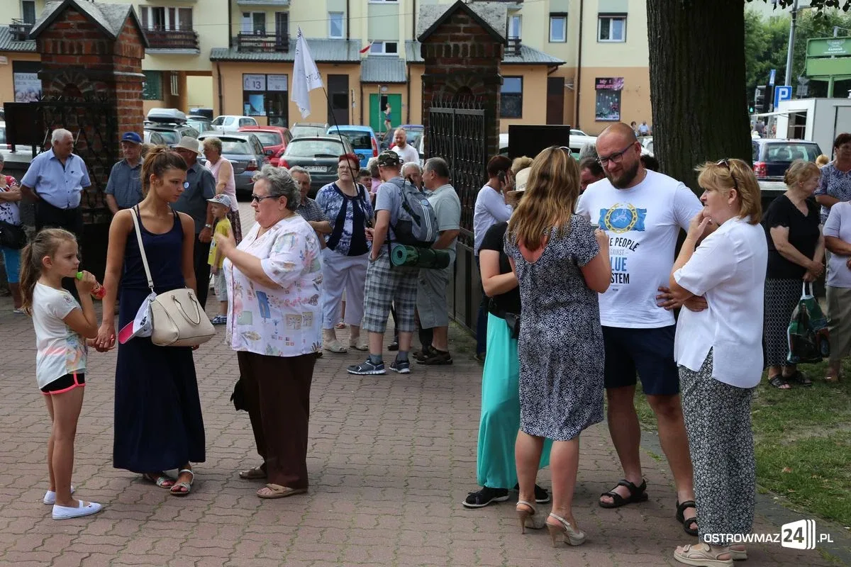 Ostrowscy pielgrzymi wyruszyli na Jasną Górę (zdjęcia, wideo)