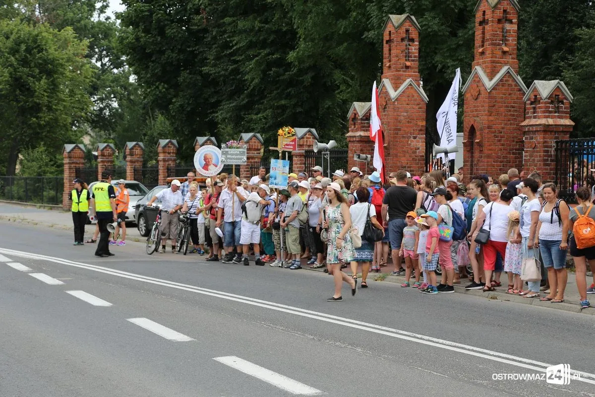 Ostrowscy pielgrzymi wyruszyli na Jasną Górę (zdjęcia, wideo)