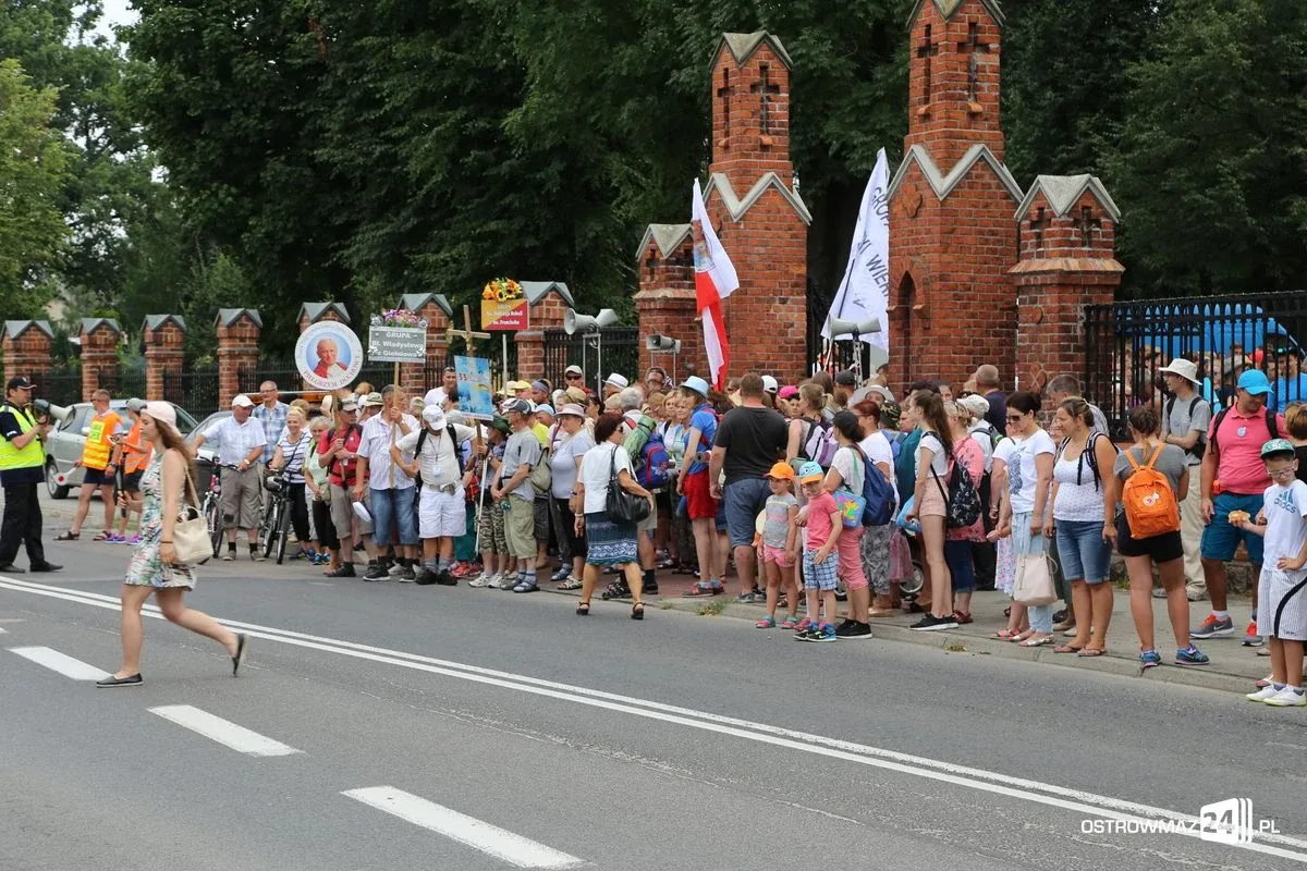 Ostrowscy pielgrzymi wyruszyli na Jasną Górę (zdjęcia, wideo)