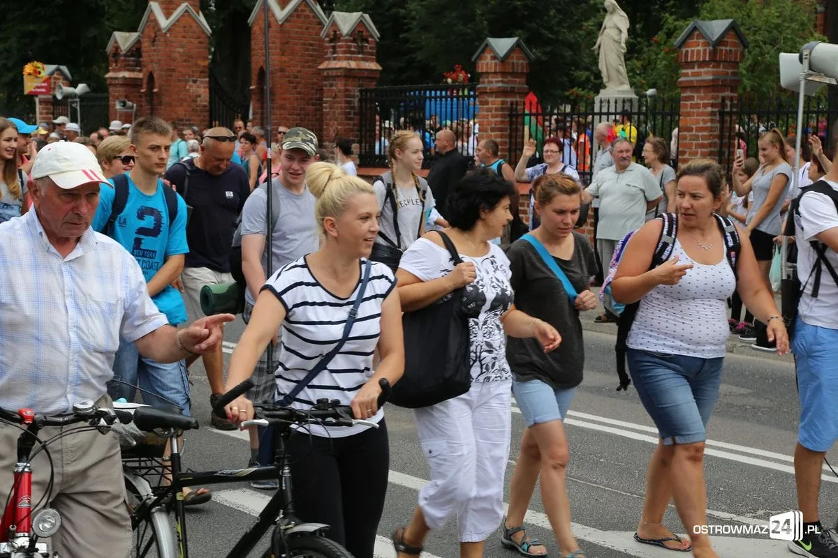 Ostrowscy pielgrzymi wyruszyli na Jasną Górę (zdjęcia, wideo)