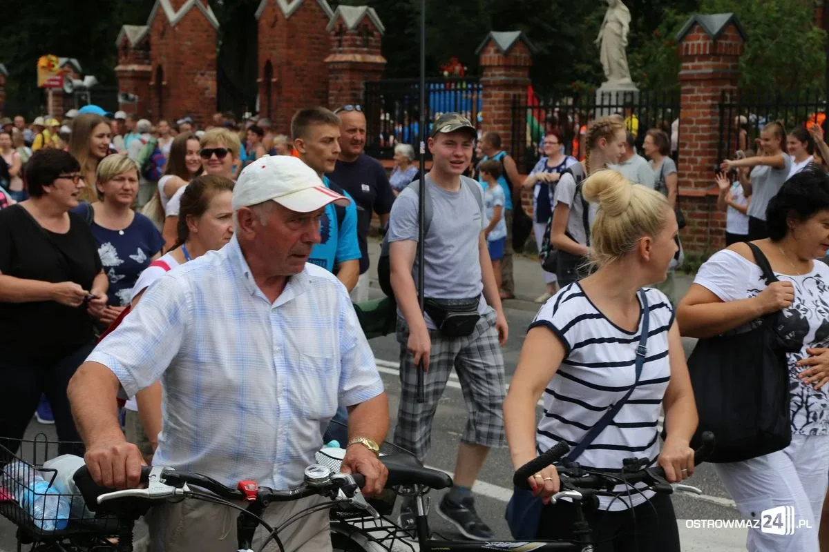 Ostrowscy pielgrzymi wyruszyli na Jasną Górę (zdjęcia, wideo)