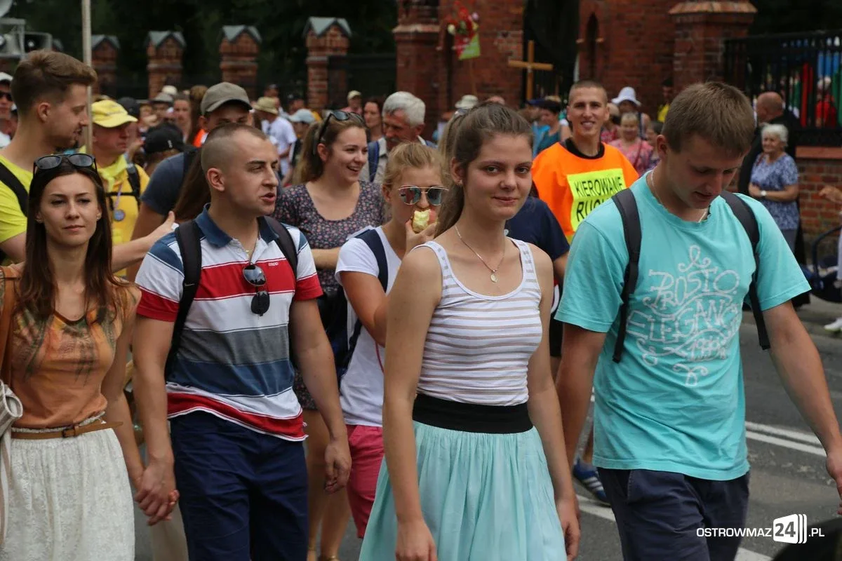 Ostrowscy pielgrzymi wyruszyli na Jasną Górę (zdjęcia, wideo)