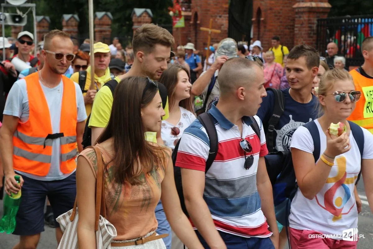 Ostrowscy pielgrzymi wyruszyli na Jasną Górę (zdjęcia, wideo)