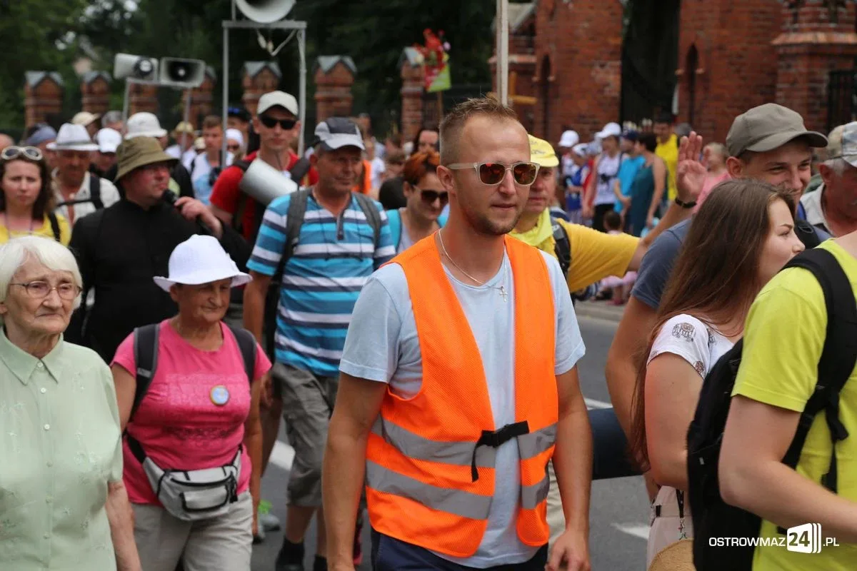 Ostrowscy pielgrzymi wyruszyli na Jasną Górę (zdjęcia, wideo)