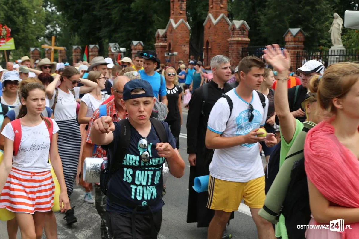 Ostrowscy pielgrzymi wyruszyli na Jasną Górę (zdjęcia, wideo)