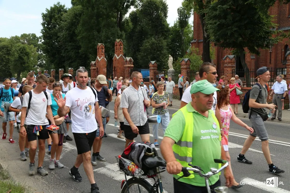 Ostrowscy pielgrzymi wyruszyli na Jasną Górę (zdjęcia, wideo)
