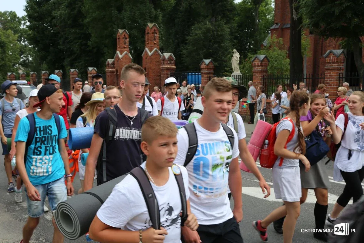 Ostrowscy pielgrzymi wyruszyli na Jasną Górę (zdjęcia, wideo)