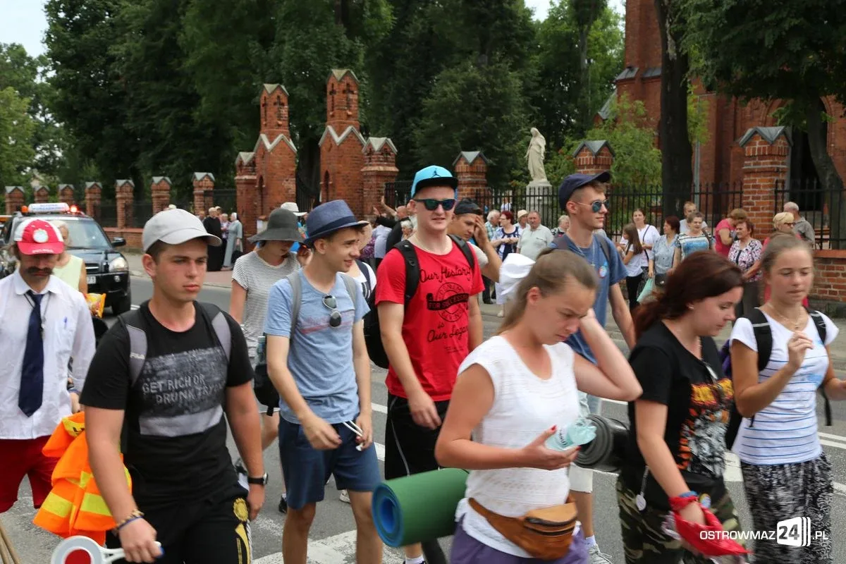 Ostrowscy pielgrzymi wyruszyli na Jasną Górę (zdjęcia, wideo)