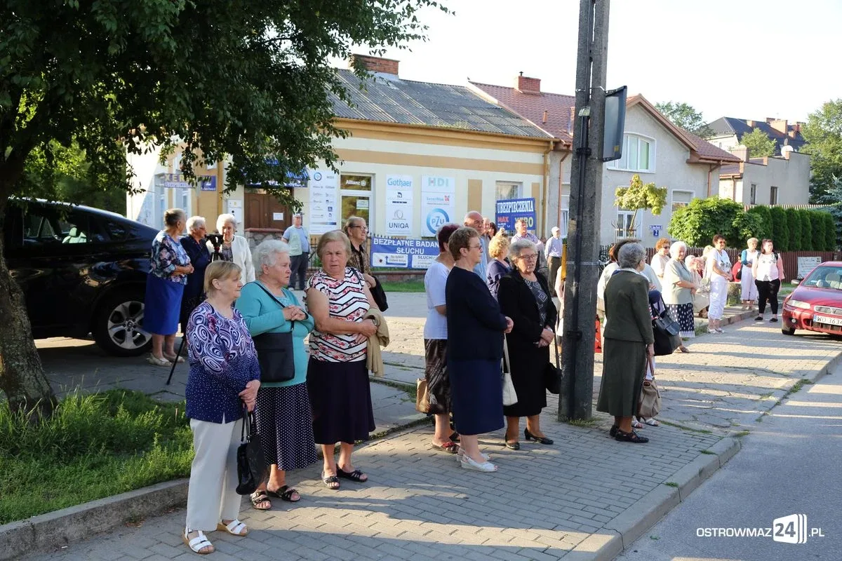 Pątnicy maszerują na Jasną Górę. Jutro dołączą ostrowianie (zdjęcia, wideo z drona)