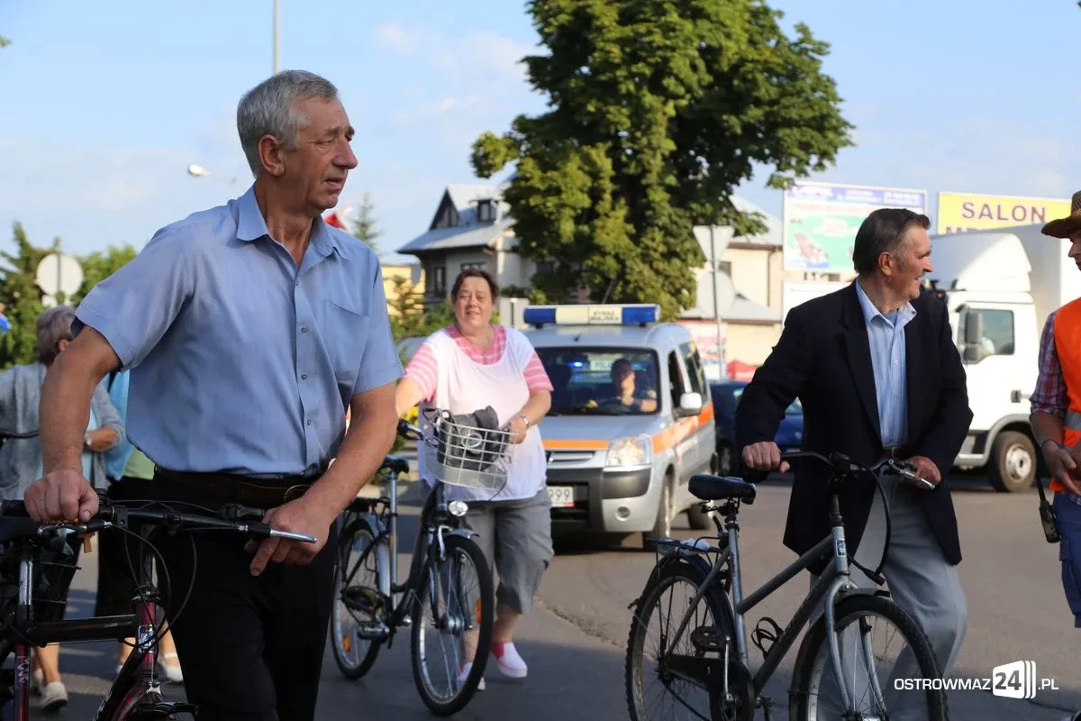 Pątnicy maszerują na Jasną Górę. Jutro dołączą ostrowianie (zdjęcia, wideo z drona)
