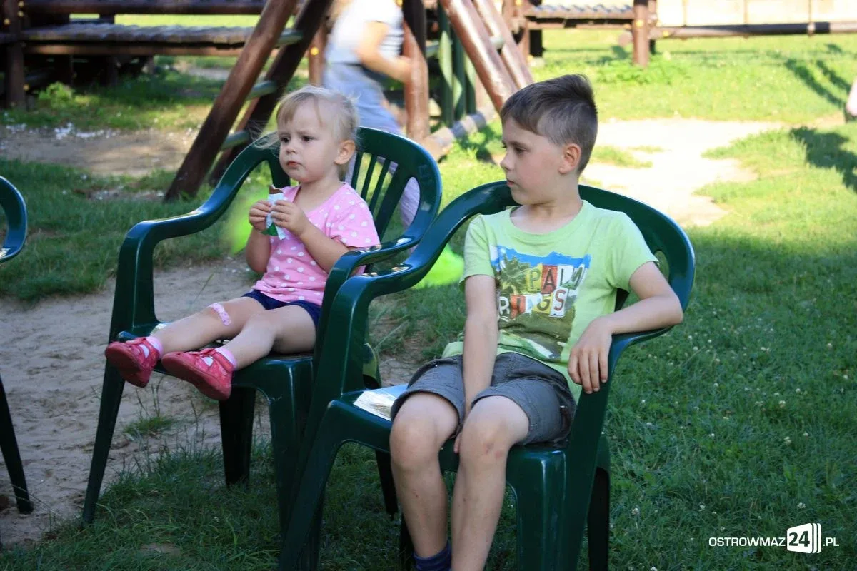 Czytanie twórczości Tuwima przy Widnichowskiej (zdjęcia)